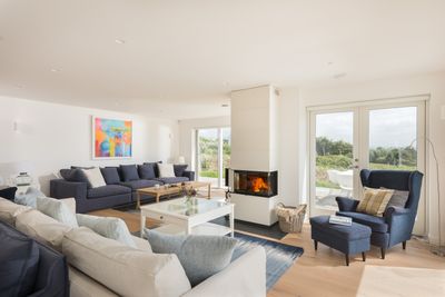 Perfect-Stays-Sea-Breezes-living-area-1.jpg