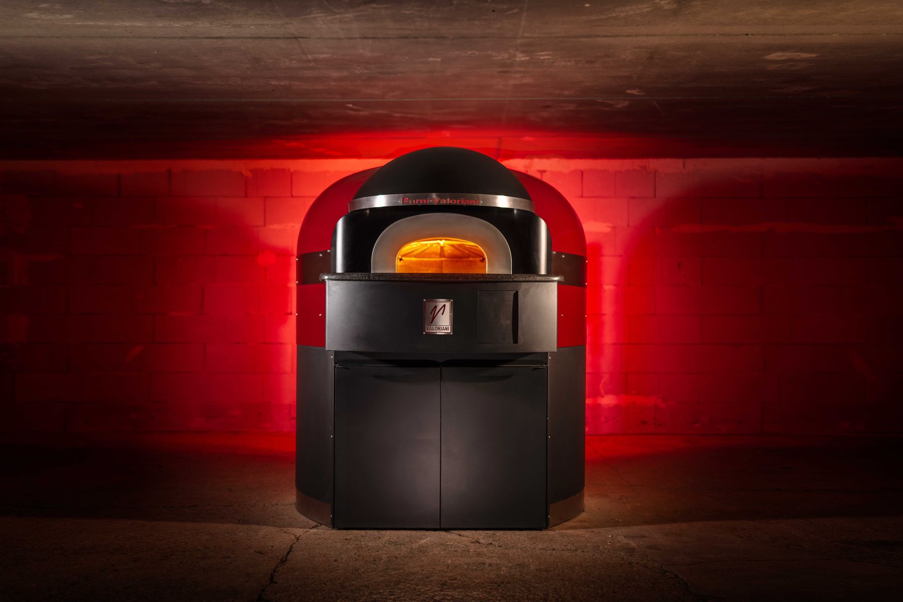 The new Maximo commercial electric pizza oven - the first-ever electric oven from Tuscan pizza oven specialists, Valoriani. 