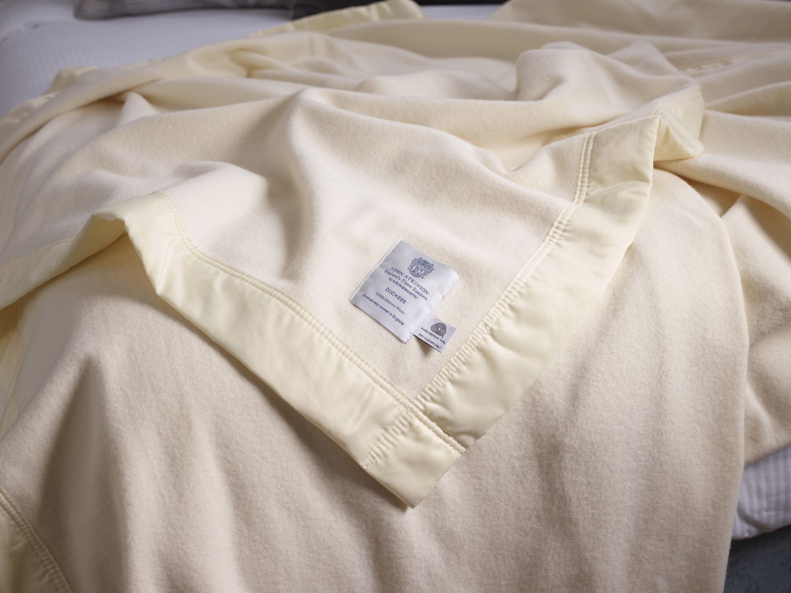 Duchess White blanket