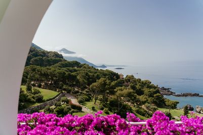 SV_Balcony with a view_ side 1.jpg