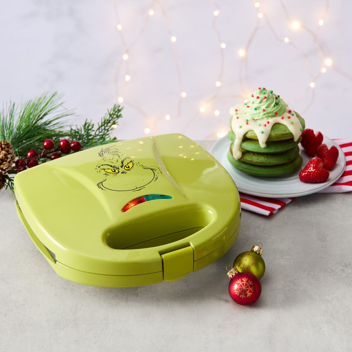 THE GRINCH PANCAKE MAKER - GREEN