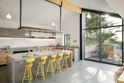 Perfect-Stays-Noordhoek-kitchen-2.jpg