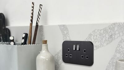 Suggested Header 2000px 2G UK Plug Socket (13A) in Black.jpg