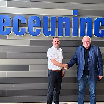 Jeff Dunn Sales and Commercial Director Glazerite and Rob McGlennon MD Deceuninck.JPG