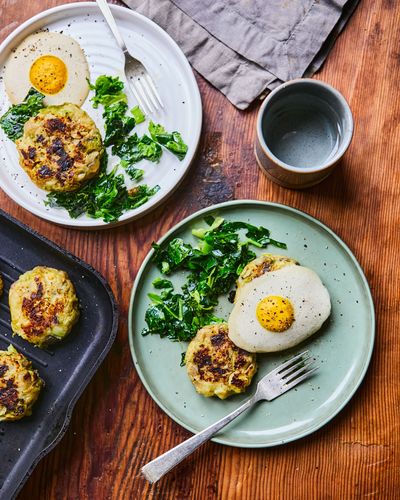 Bubble and squeak cakes with vegan fried eggs