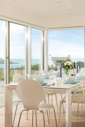 Perfect-Stays-Sea-Breezes-kitchen-2.jpg