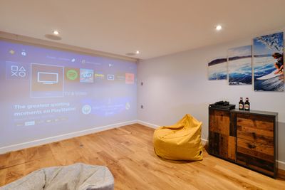 Perfect-Stays-Tamarisks-Media-room.jpg