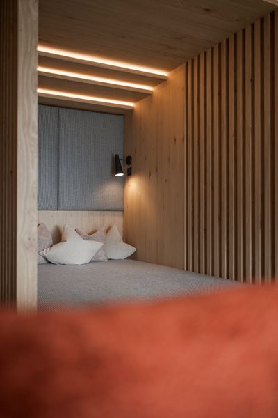 Feldhof_Rest Room Red4.jpg