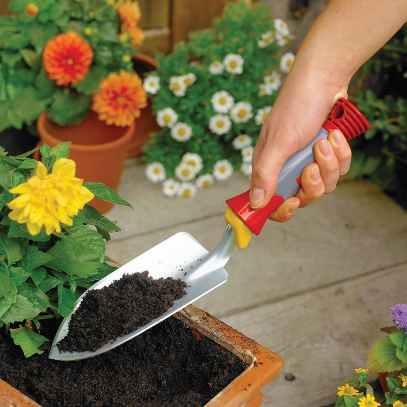 WOLF-Garten Wide Trowel with fixed handle