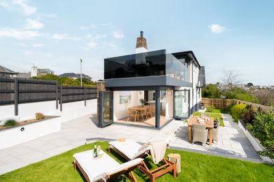 Perfect-Stays-Cornerways-exterior-1.jpg