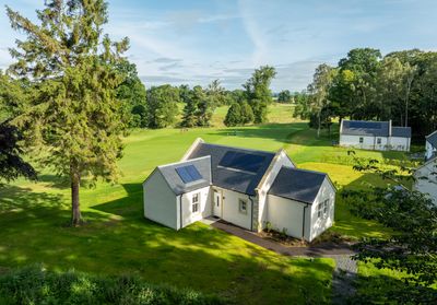 Jhogg-SchlossRoxburghe-cottages-LDJI_0473.jpg