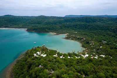 Soneva_Kiri_-_Aerial_View_of_the_Resort[1].jpg