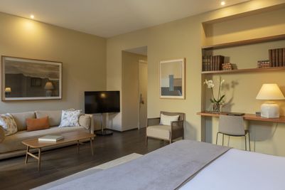 Junior Suite - Room 4 - 2.jpg