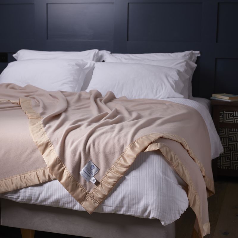 JA lightweight blanket