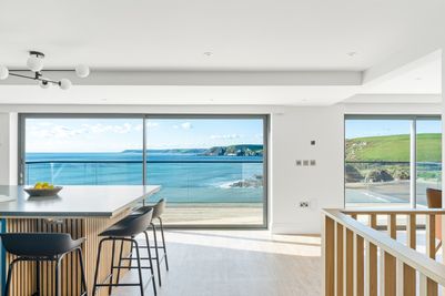 Perfect-Stays-Clifftop-kitchen (1).jpg