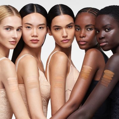 DG_MU25_EVERLAST_CONCEALER_SWATCHES_ON_SKIN_JPG_1X1_300_DPI.jpg