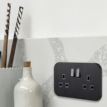 Suggested Header 2000px 2G UK Plug Socket (13A) in Black.jpg