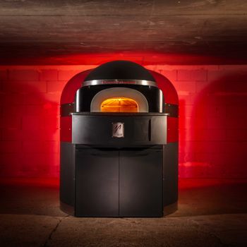 The new Maximo commercial electric pizza oven - the first-ever electric oven from Tuscan pizza oven specialists, Valoriani. 