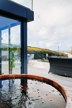 Perfect-Stays-The-Lookout-hot-tub.jpg