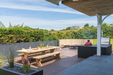 Perfect-Stays-The-Paddock-outdoor-kitchen.jpg