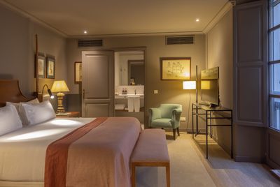 Deluxe - Room 15.jpg