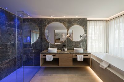 Feldhof_Suite Panorama_Bathroom.jpg