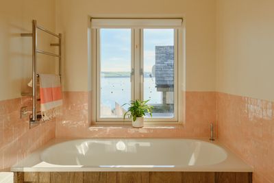 Perfect-Stays-Ferryside-master-bedroom-3.jpg