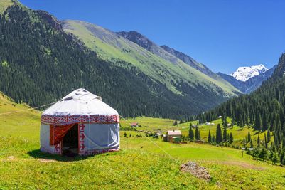 Yurt dreamstime_m_89975853.jpg