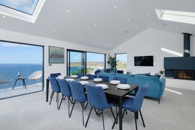 Perfect-Stays-Breakwater-living-area.jpg