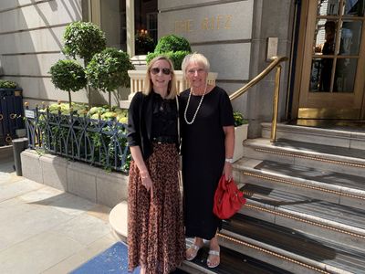 Nicola Bowerman (left) with her mum Valerie who she lost to mouth cancer in 2020