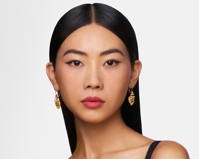 DG_MU24_FLAWLESS LOOK_2_MAKEUP PORTRAIT_JPG_5X4_300DPI.jpg