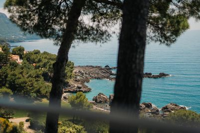 SV_Gardens and sea.jpg
