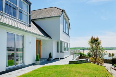 Perfect-Stays-Trehayl-exterior.jpg