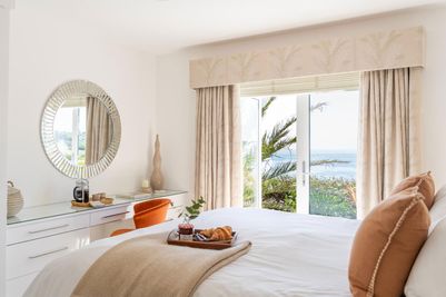 Perfect-Stays-Serenity-bedroom-two.jpg