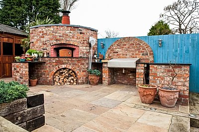 A Valoriani pizza oven garden installation.