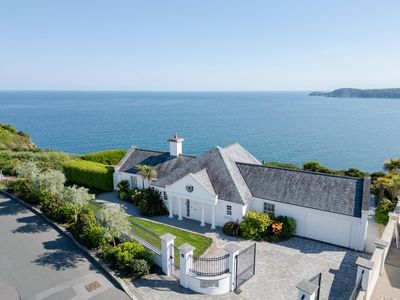 Perfect-Stays-Serenity-exterior-drone-2.jpg