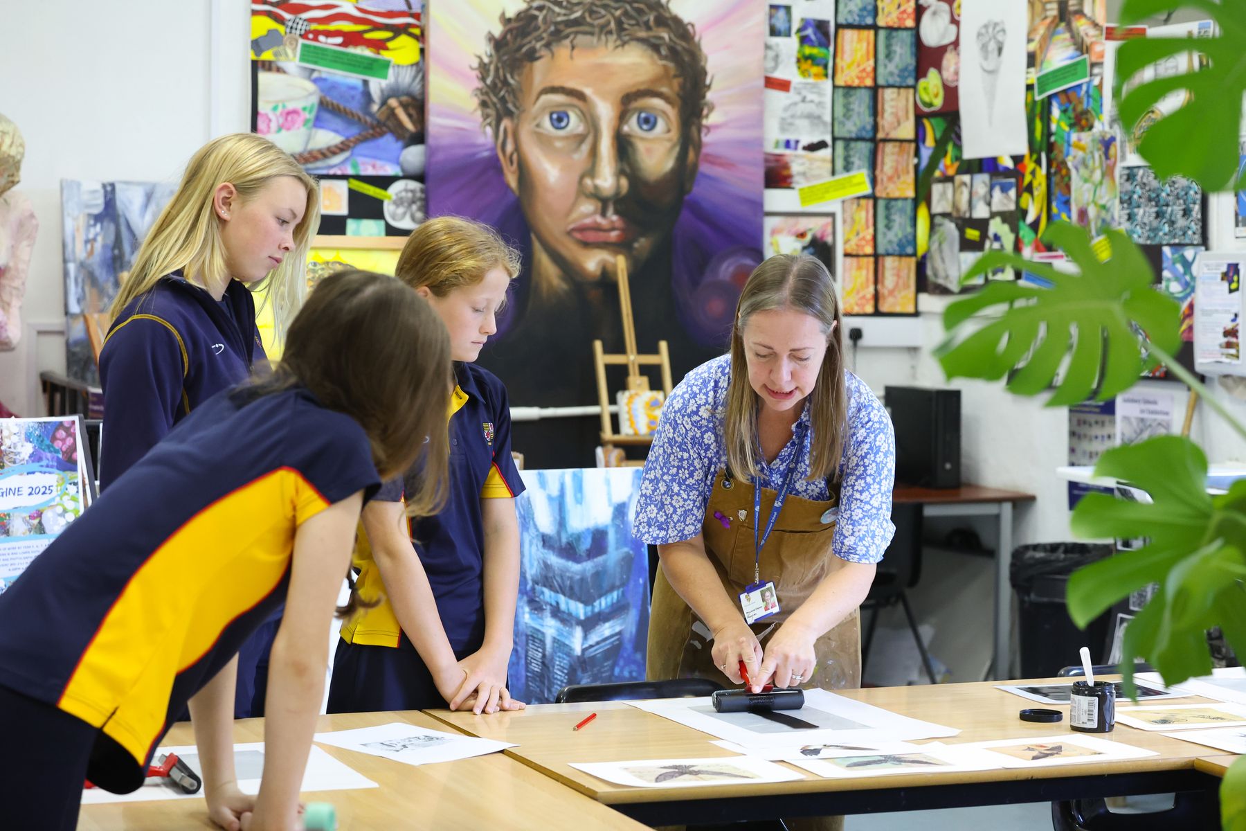 Warminster pupils - Tanya Hinton local artist workshop