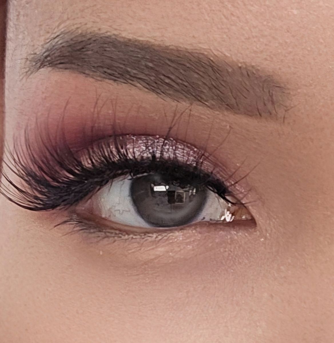 Model wearing vegan lashes from LZRD LASH