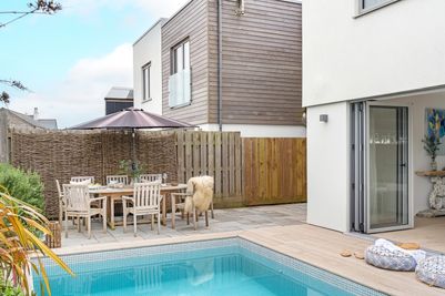 Perfect-Stays-One-Trenoweth-swimming-pool-2.jpg