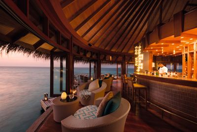 halaveli-maldives-2016-jing-bar-01_hd.jpg