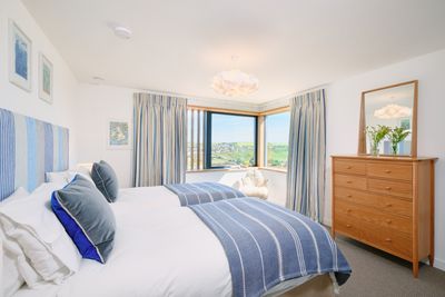 Perfect-Stays-Prennek-House-bedroom-3 (1).jpg