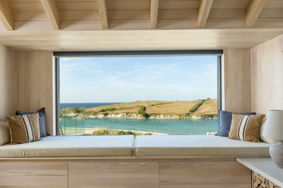 Perfect-Stays-Oku-living-area-window-seat.png