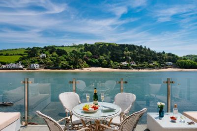 Perfect-Stays-Waterside-terrace.jpg