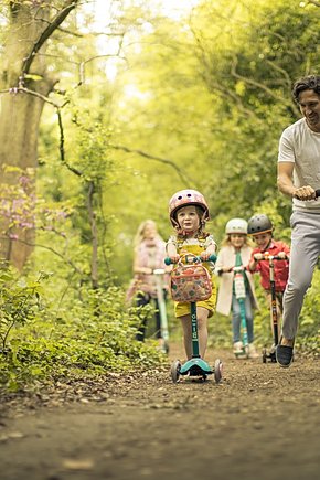 Micro-scooters.co.uk - Dads_on_scooters_product_Adult_Black_Flex_Deluxe.jpg