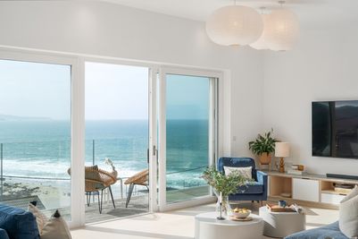 Perfect-Stays-Gwelefan-living-area-1.jpg
