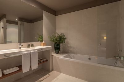 Bathroom Junior Suite Gallery .jpg