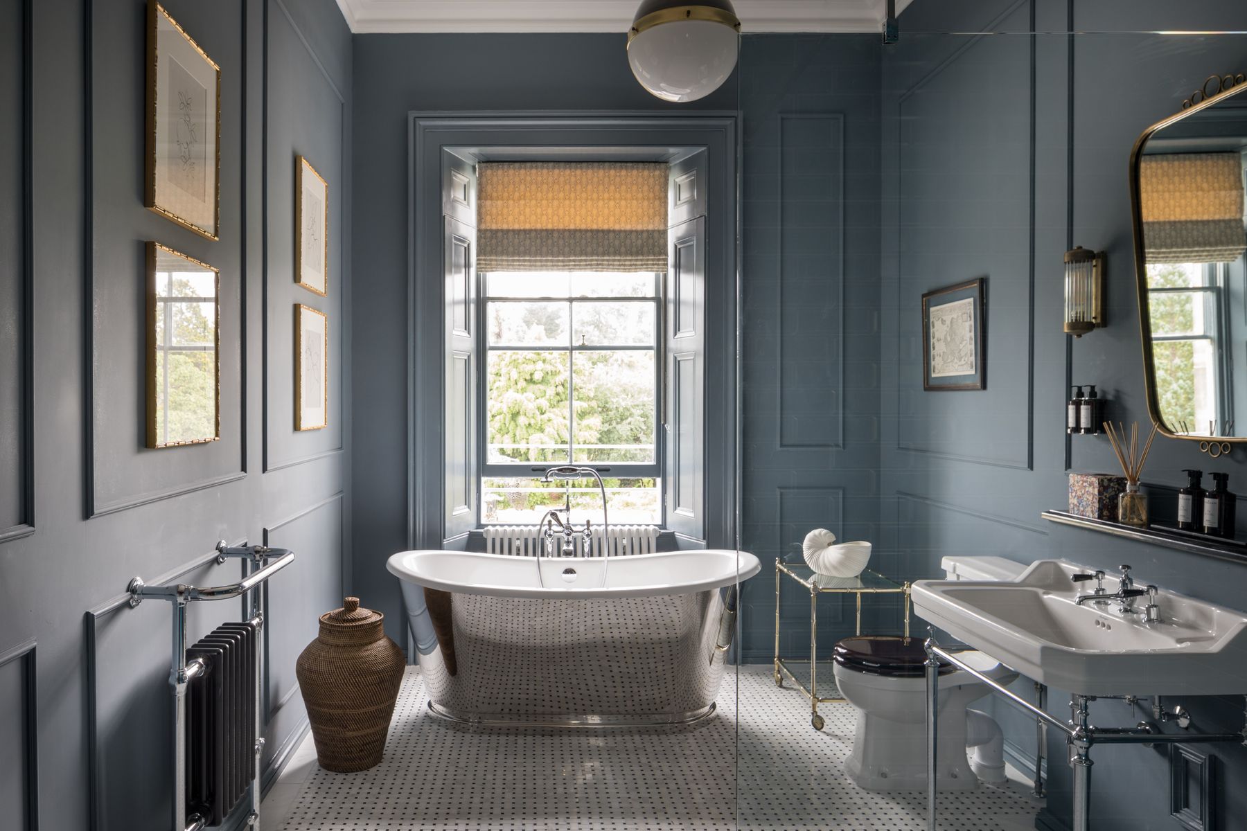 Leonardslee_House-2.jpg
