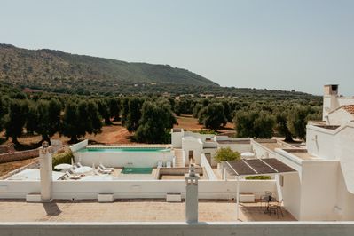 MLC_Esterno con piscina.jpg