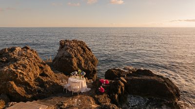 SV_ A romantic dinner by the sea.jpg