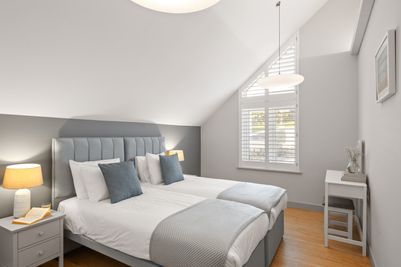 perfect-stays-the-old-school-house-bedroom-three.jpg